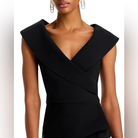 Chiara Boni
Off The Shoulder Maxi Dress
 Current Price $1,090.00 - Picture 7 of 15